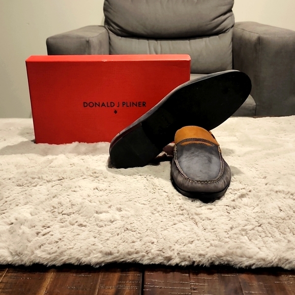 Men's Donald J Pliner Distressed Blue&Tan Loafers (New) Size 12 - Picture 2 of 4